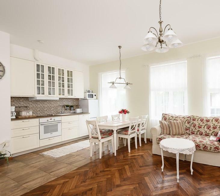 Roosi Apartment パルヌ エクステリア 写真